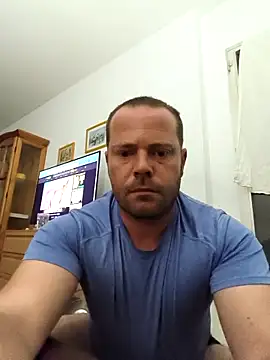 Snapshot of Parejabdsm90 chatting on 10-18-25, 02:14 Parejabdsm90 online show from 10-18-25, 02:14