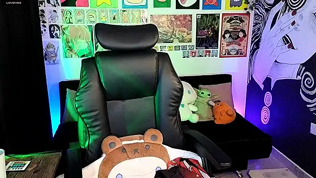 Yuhwan  online show from 11-25-25, 11:05