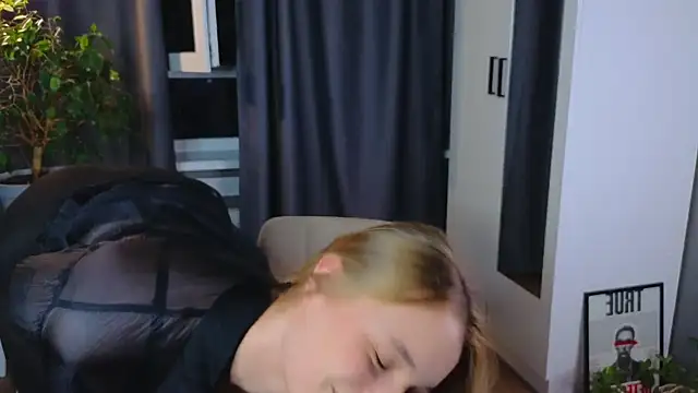 lisa schiele online show from 10-05-25, 08:29