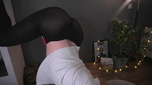 lisa schiele online show from 12-21-25, 08:16