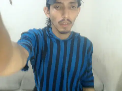 Snapshot of snackontime18 chatting on 06-26-26, 12:48 snackontime18 online show from 06-26-26, 12:48