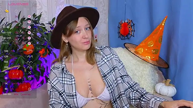 Snapshot of evashiny_ chatting on 10-29-25, 04:04 evashiny online show from 10-29-25, 04:04