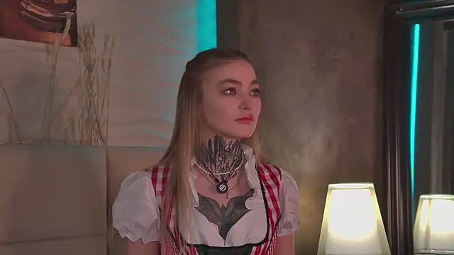 Snapshot of AriWild chatting on 09-27-25, 05:12 AriWild online show from 09-27-25, 05:12