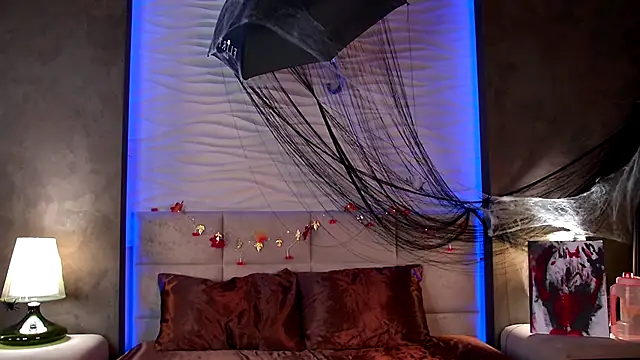 Snapshot of AriWild chatting on 10-31-25, 04:57 AriWild online show from 10-31-25, 04:57