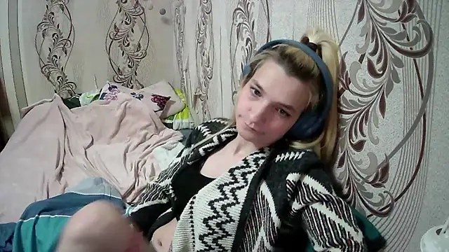 Snapshot of AlissaClark chatting on 05-06-26, 08:47 AlissaClark online show from 05-06-26, 08:47