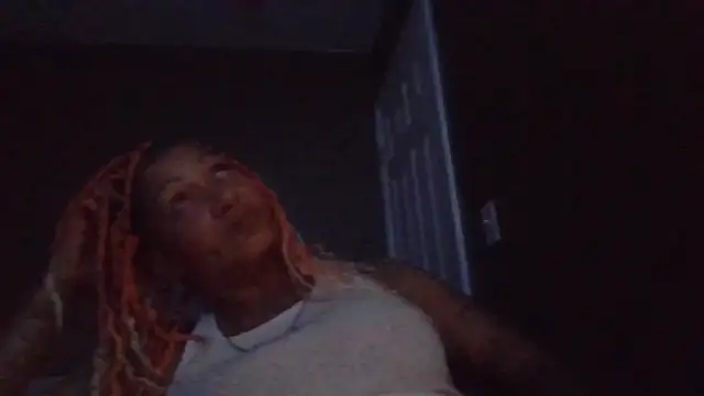 Snapshot of Flossee chatting on 09-20-25, 09:32 Flossee online show from 09-20-25, 09:32