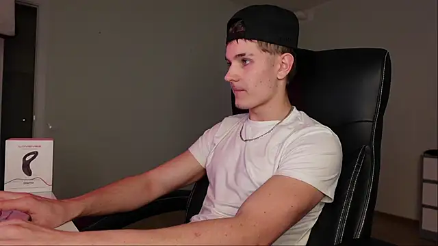 Mark Karson online show from 10-26-25, 02:01