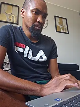 Snapshot of mojaymort chatting on 10-15-25, 10:15 mojaymort online show from 10-15-25, 10:15