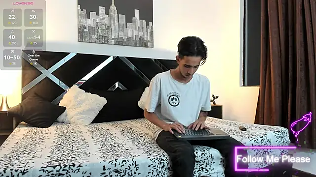 nextboywell1 online show from 05-12-26, 03:03