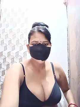 Snapshot of varnika chatting on 06-18-26, 12:53 varnika online show from 06-18-26, 12:53