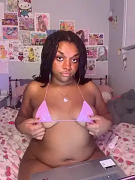 Snapshot of XKimmyGreen chatting on 03-27-26, 07:03 XKimmyGreen online show from 03-27-26, 07:03