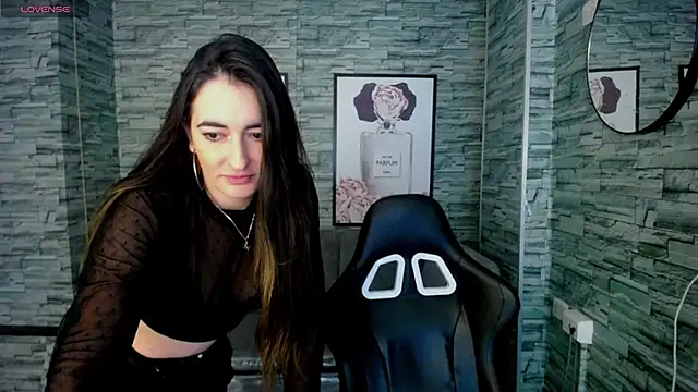 Snapshot of Soffi_betacur_b chatting on 10-01-25, 03:23 Soffi betacur b online show from 10-01-25, 03:23