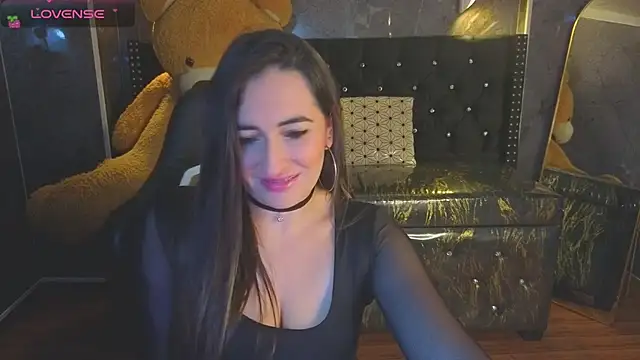 Snapshot of Soffi_betacur_b chatting on 10-27-25, 03:21 Soffi betacur b online show from 10-27-25, 03:21