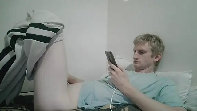Snapshot of tcute0 chatting on 04-14-26, 10:43 tcute0 online show from 04-14-26, 10:43