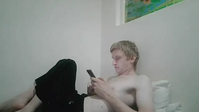 Snapshot of tcute0 chatting on 04-25-26, 03:42 tcute0 online show from 04-25-26, 03:42