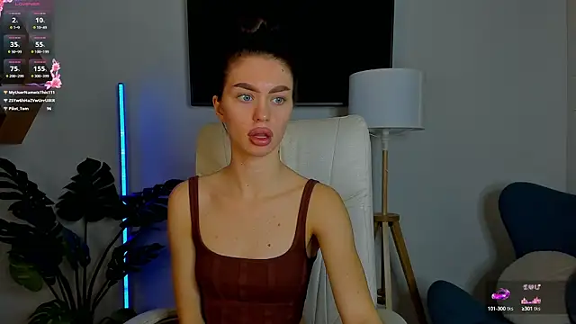 Snapshot of Cherry___Kiss chatting on 10-03-25, 06:27 Cherry Kiss online show from 10-03-25, 06:27