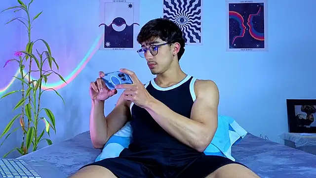 LatinReall online show from 10-16-25, 12:22