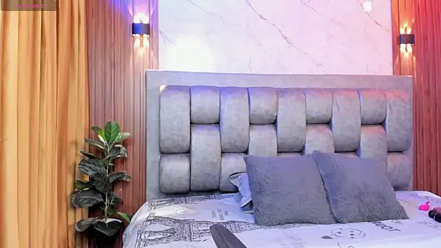 Snapshot of More_Hott chatting on 09-17-25, 06:53 More Hott online show from 09-17-25, 06:53