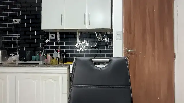 Snapshot of MUSCLEANGEL1 chatting on 03-16-26, 02:21 MUSCLEANGEL1 online show from 03-16-26, 02:21