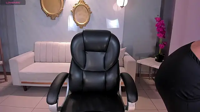 AmbarJames  online show from 11-20-25, 12:05