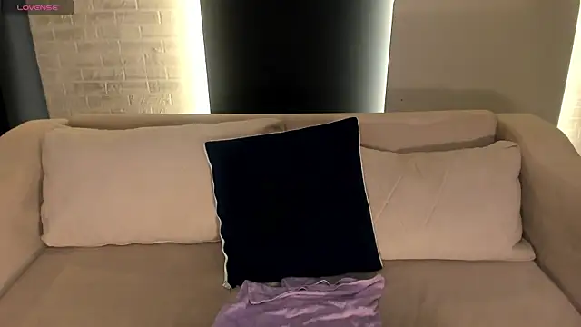 AmbarJames  online show from 03-28-26, 12:16