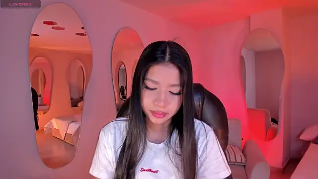 Snapshot of SophieHouston_ chatting on 05-08-26, 03:12 SophieHouston online show from 05-08-26, 03:12