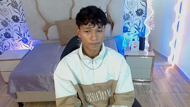 Snapshot of Ette_tay chatting on 10-21-25, 02:56 Ette tay online show from 10-21-25, 02:56