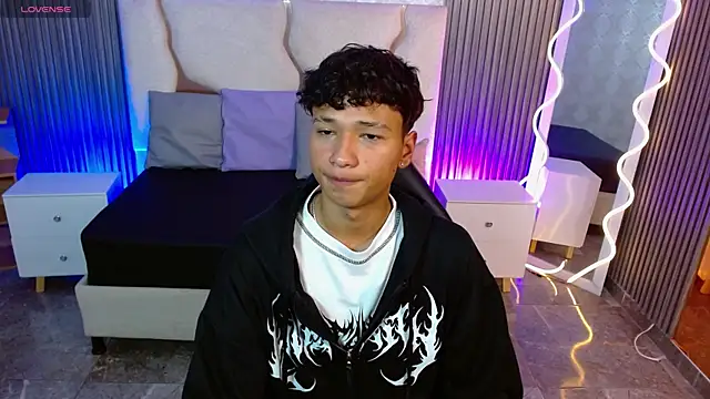 Snapshot of Ette_tay chatting on 10-22-25, 12:11 Ette tay online show from 10-22-25, 12:11