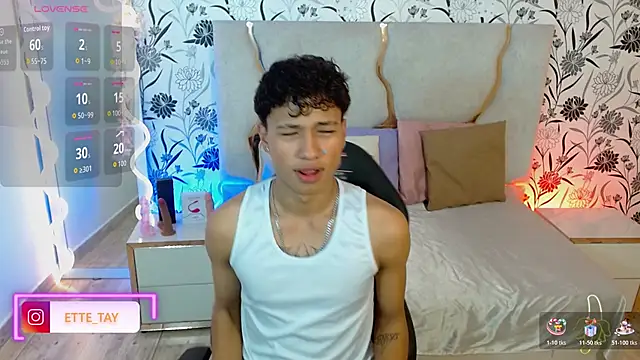 Snapshot of Ette_tay chatting on 10-25-25, 03:14 Ette tay online show from 10-25-25, 03:14