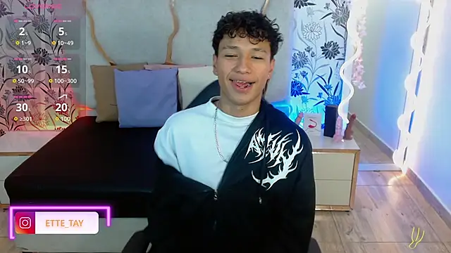 Snapshot of Ette_tay chatting on 10-27-25, 03:21 Ette tay online show from 10-27-25, 03:21