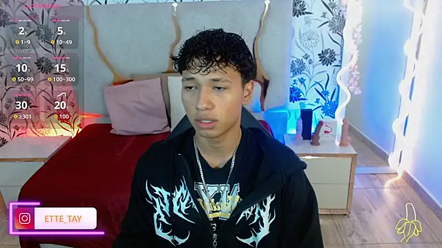 Snapshot of Ette_tay chatting on 10-28-25, 03:32 Ette tay online show from 10-28-25, 03:32