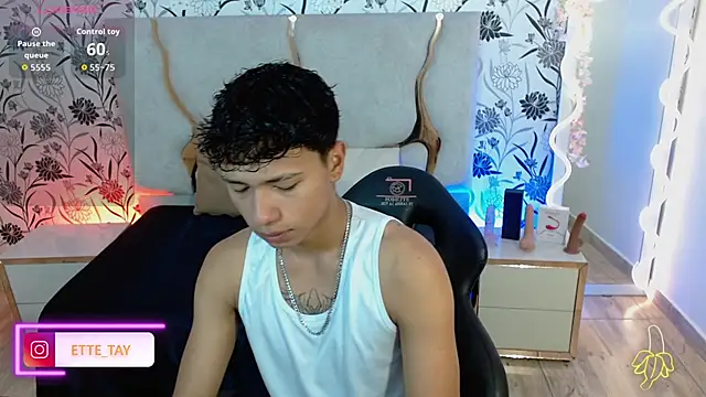 Snapshot of Ette_tay chatting on 10-31-25, 03:18 Ette tay online show from 10-31-25, 03:18