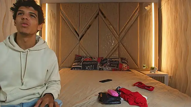 Hotcouple 222 online show from 03-26-26, 07:25