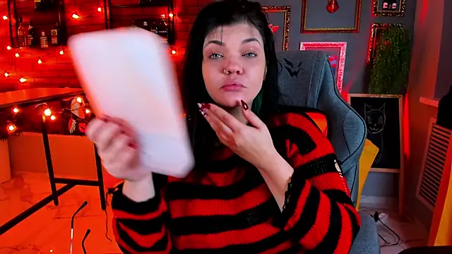 Snapshot of MaryHarrys chatting on 10-11-25, 08:51 MaryHarrys online show from 10-11-25, 08:51