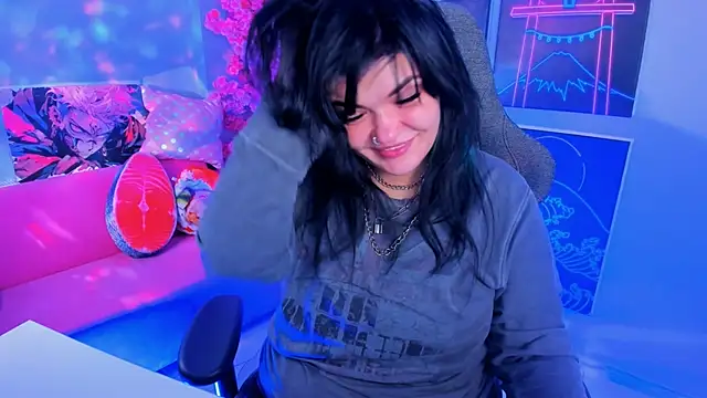 Snapshot of MaryHarrys chatting on 10-15-25, 11:27 MaryHarrys online show from 10-15-25, 11:27