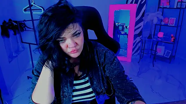 Snapshot of MaryHarrys chatting on 10-21-25, 08:20 MaryHarrys online show from 10-21-25, 08:20