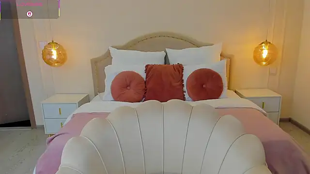 Snapshot of MilaMour chatting on 11-30-25, 05:39 MilaMour online show from 11-30-25, 05:39