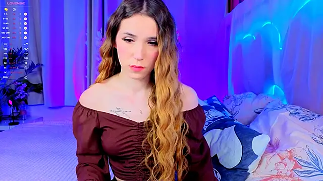 Snapshot of -CindyLou chatting on 10-10-25, 08:41 -CindyLou online show from 10-10-25, 08:41