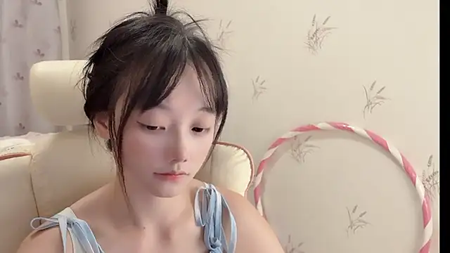 Snapshot of puppy-999 chatting on 10-18-25, 01:45 puppy-999 online show from 10-18-25, 01:45