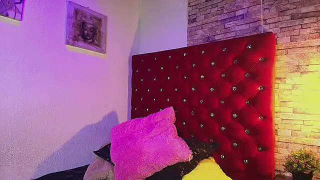 Snapshot of Victoria_Thompson1 chatting on 10-14-25, 09:04 Victoria Thompson1 online show from 10-14-25, 09:04