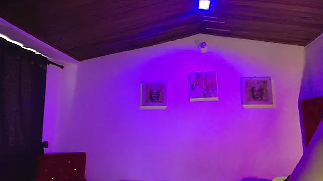 Snapshot of Victoria_Thompson1 chatting on 10-21-25, 08:31 Victoria Thompson1 online show from 10-21-25, 08:31