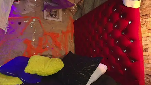 Snapshot of Victoria_Thompson1 chatting on 11-05-25, 08:20 Victoria Thompson1 online show from 11-05-25, 08:20