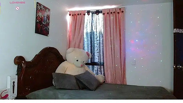 Hoolly Jones online show from 12-16-25, 03:28