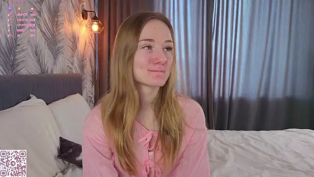 Snapshot of ElvinaRose chatting on 03-05-26, 06:42 ElvinaRose online show from 03-05-26, 06:42