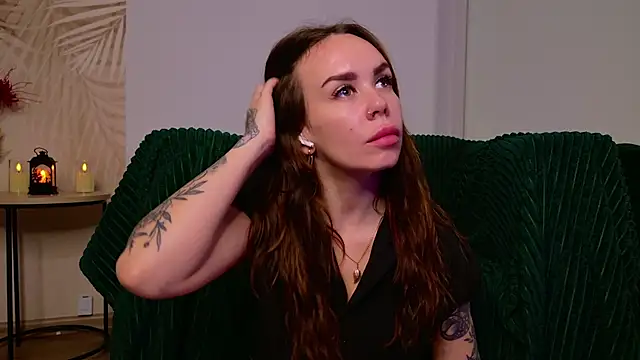 Snapshot of AnitaVensley chatting on 10-31-25, 10:27 AnitaVensley online show from 10-31-25, 10:27