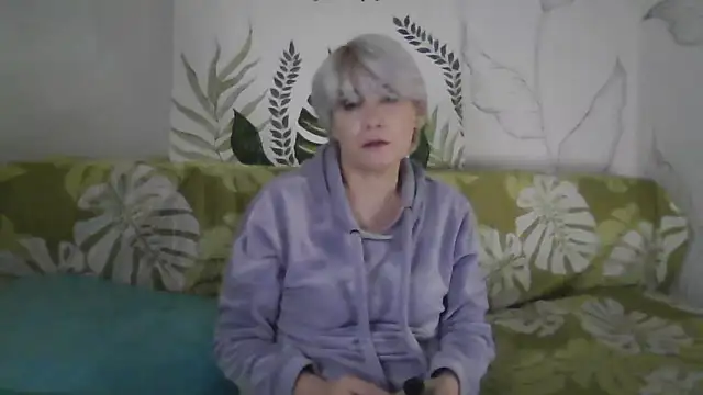 Catty Lady online show from 12-21-25, 06:15