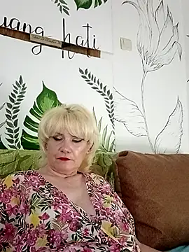 Catty Lady online show from 06-25-26, 07:40