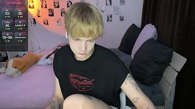 Snapshot of olivertasty chatting on 09-19-25, 03:30 olivertasty online show from 09-19-25, 03:30