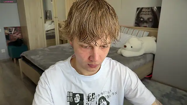 Snapshot of olivertasty chatting on 07-02-26, 01:17 olivertasty online show from 07-02-26, 01:17