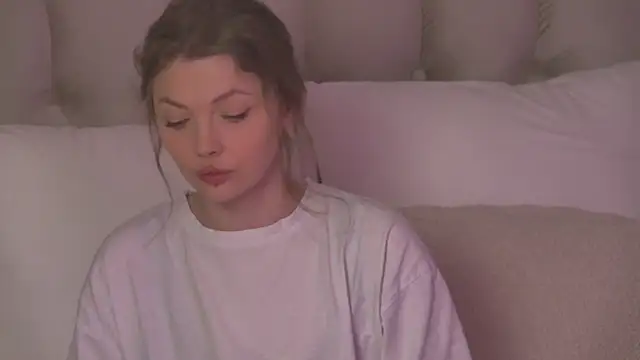Snapshot of miamunn chatting on 05-18-26, 03:35 miamunn online show from 05-18-26, 03:35